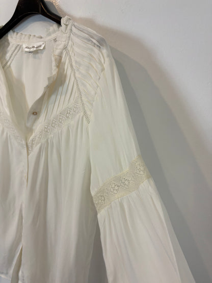 BLUE STREAK. Blusa blanca plisados. T M