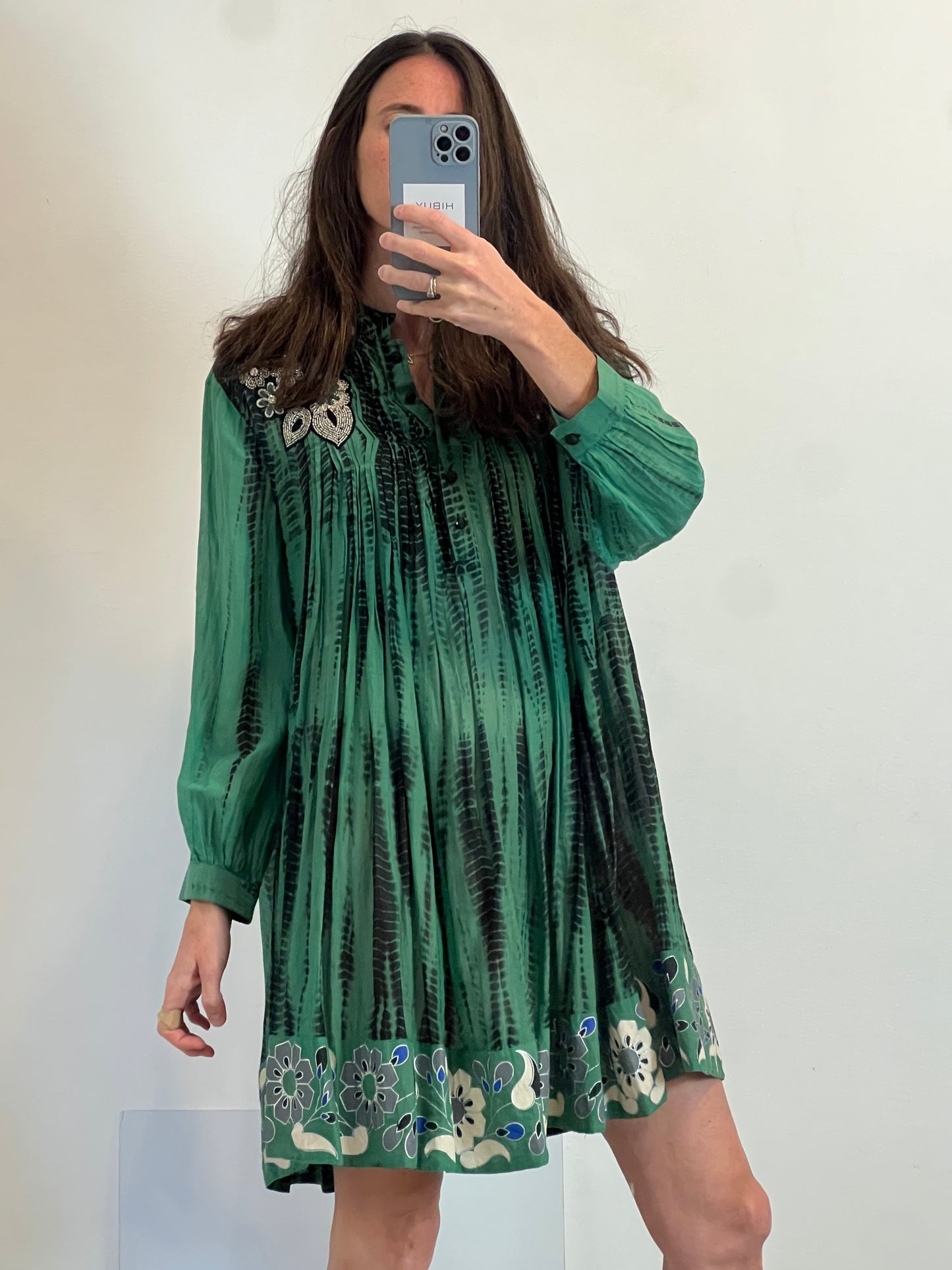 KAVITA BHARTIA. Vestido corto estampado
