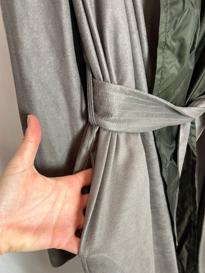 ADOLFO DOMÍNGUEZ. Chaqueta fluida reversible gris y verde. T 38