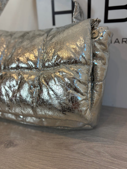 STAND STUDIO. Bolso plateado acolchado