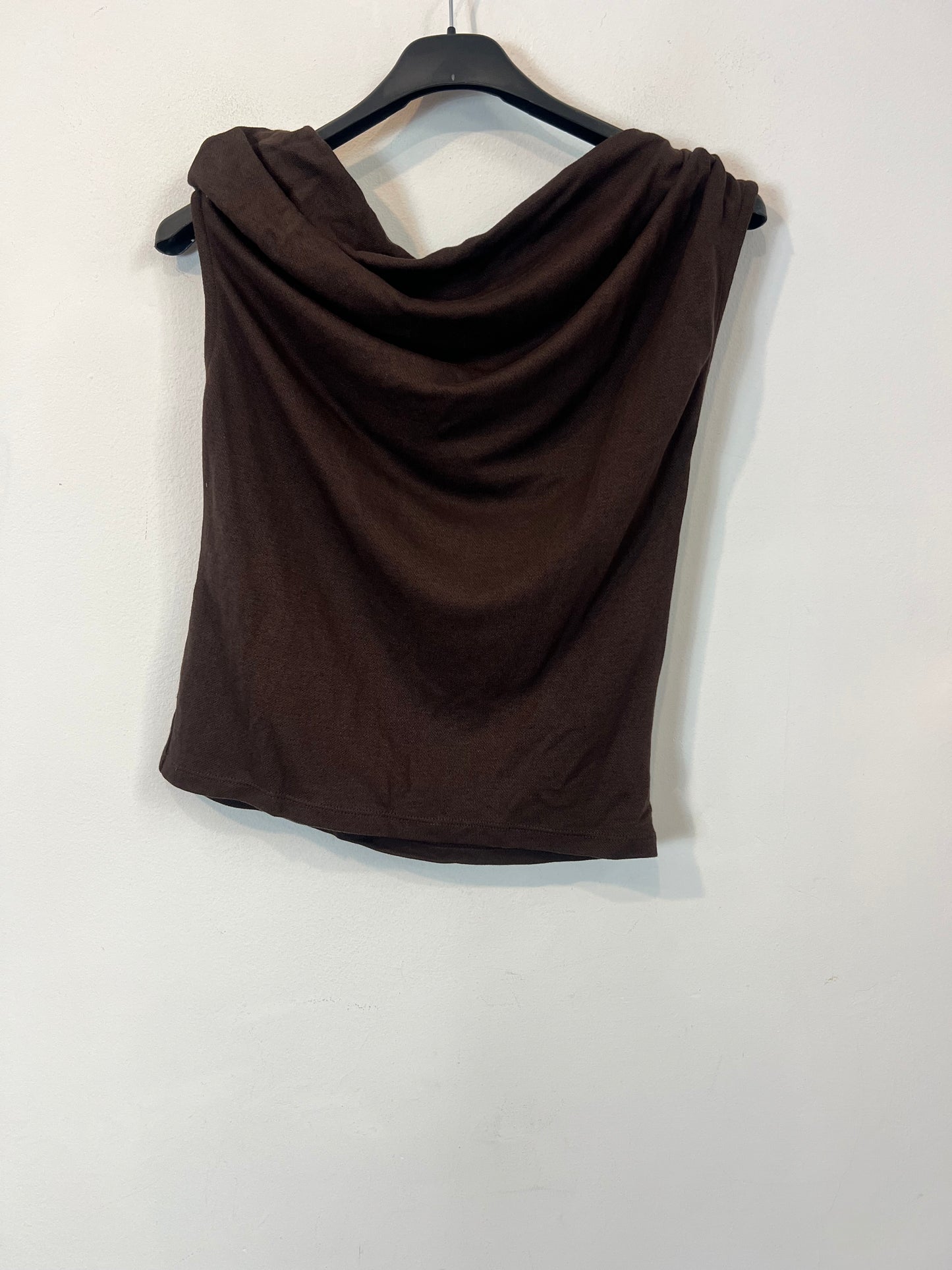 ZARA. Top marrón cuello asimétrico