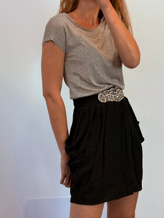 SANDRO. Vestido doble textura detalle joya