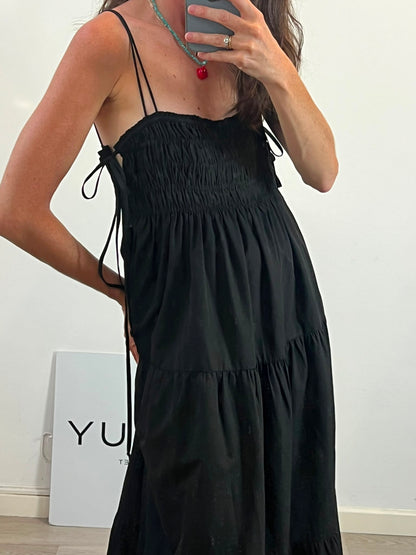 ZARA. Vestido largo negro nido de abeja