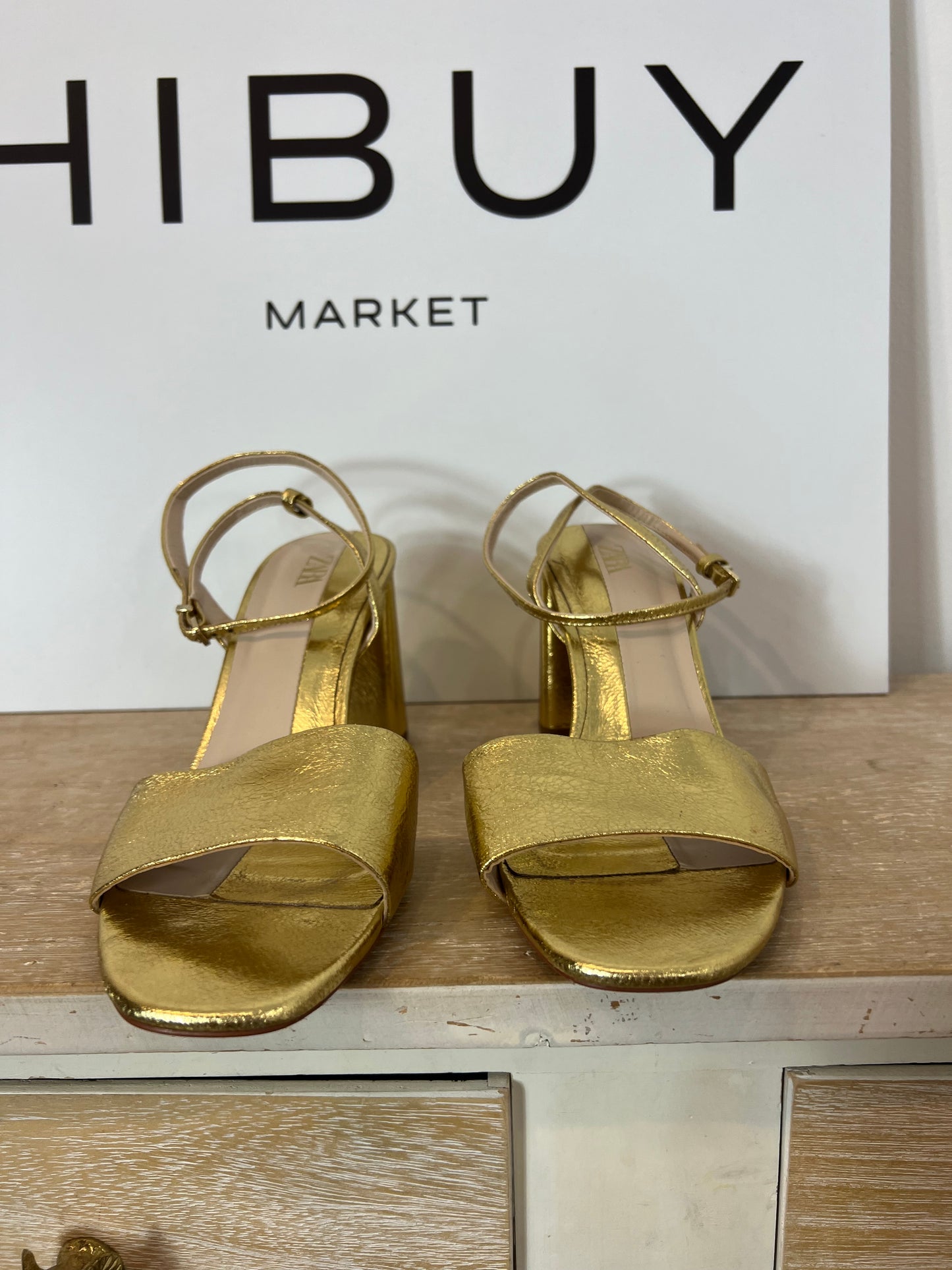 ZARA. Golden sandal40a strap. T 40