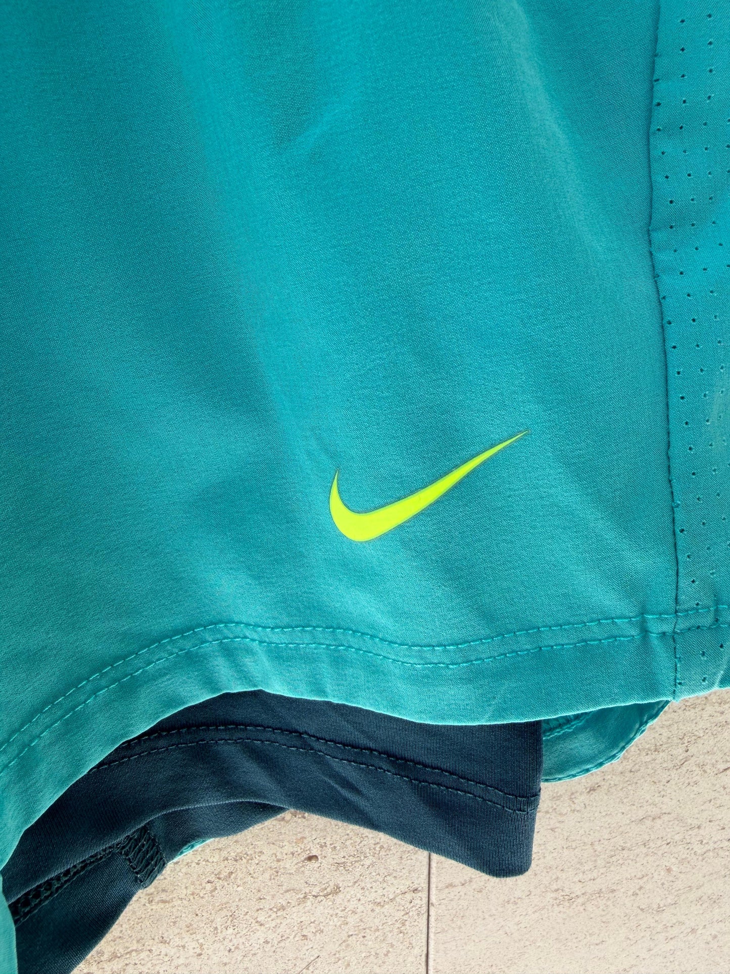 NIKE. Pantalón corto de running azul turquesa. T XS/S