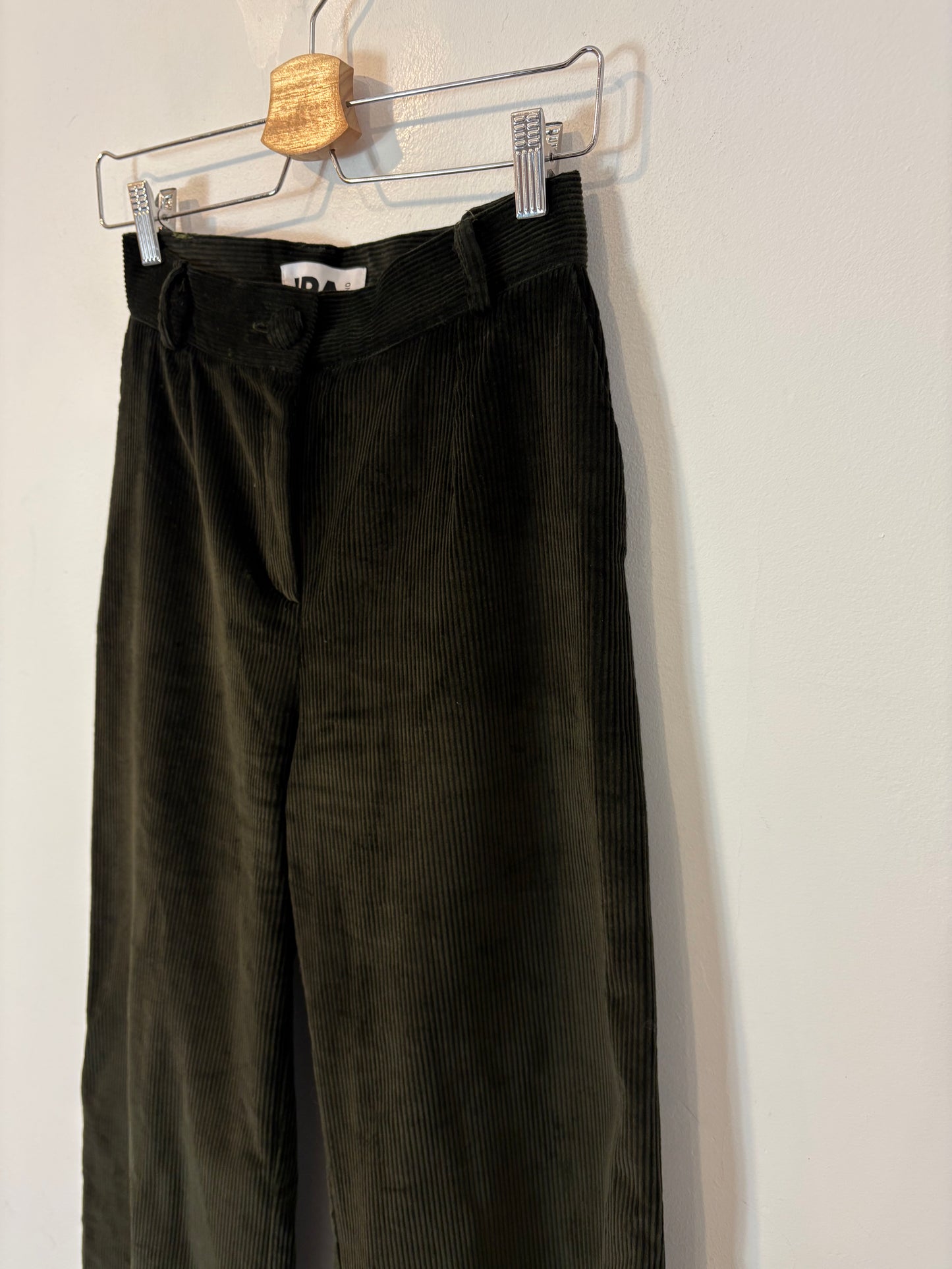 IPA BRAND. Pantalón pana pata ancha