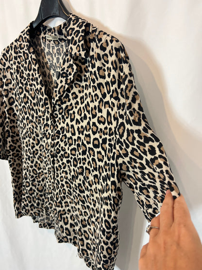 PULL&BEAR. Blusa animal print fluida. T M
