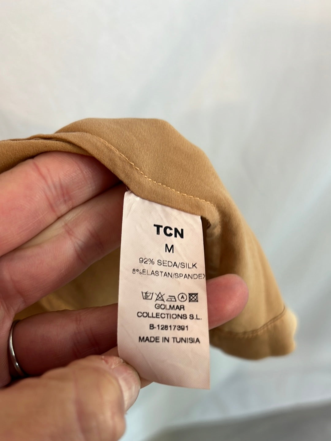 TCN. Camel silk fluid blazer. TM