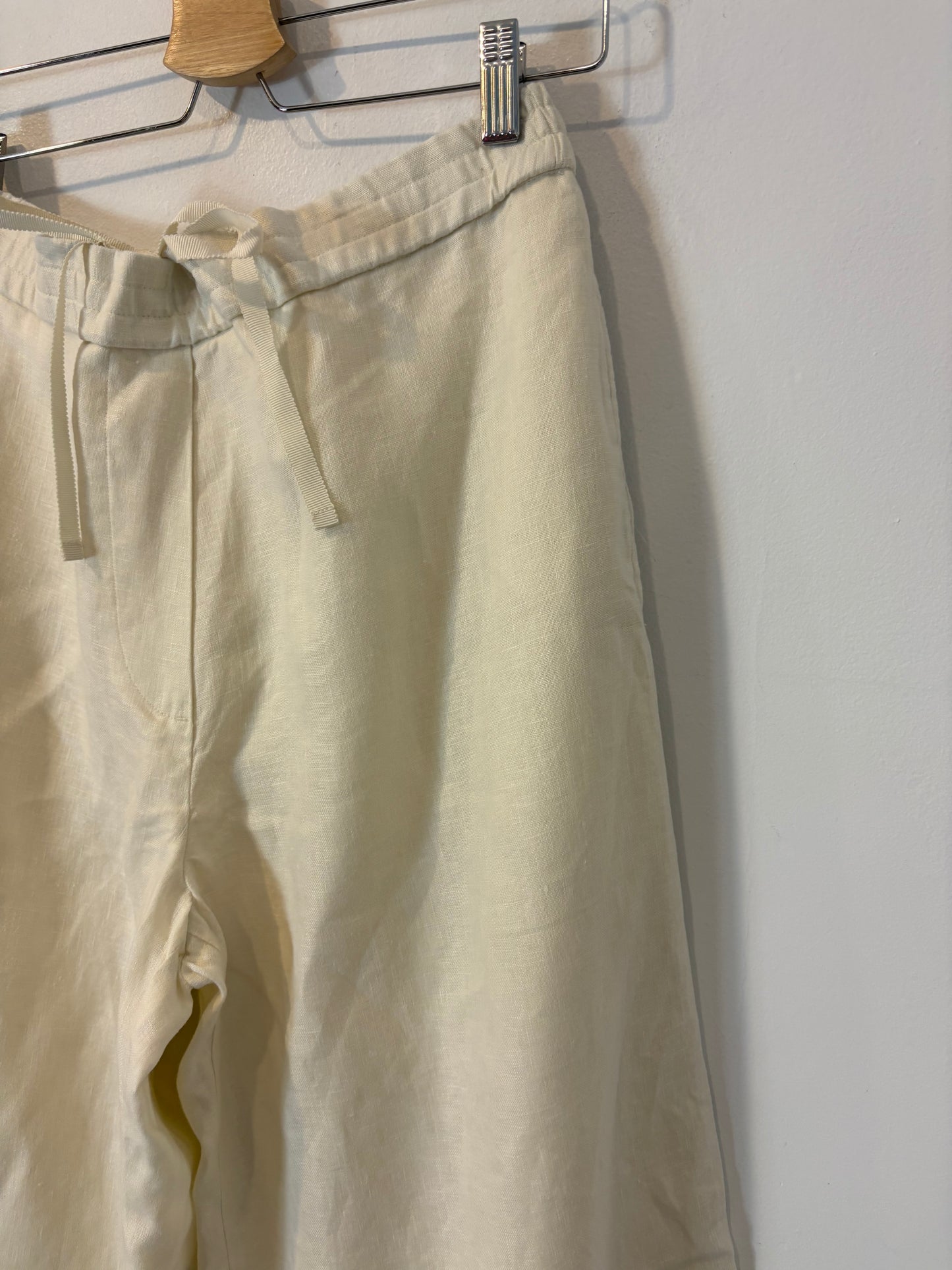 COS. Pantalón color crudo fluido 38