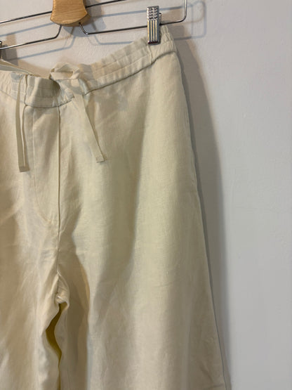 COS. Pantalón color crudo fluido 38