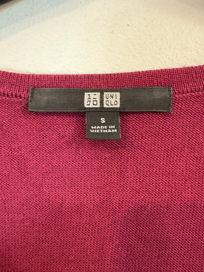 UNIQLO. Burgundy wool V-neck sweater. TS