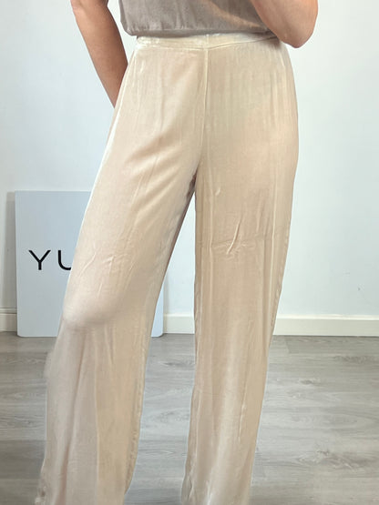 MASSIMO DUTTI. Flowing beige velvet trousers. TM