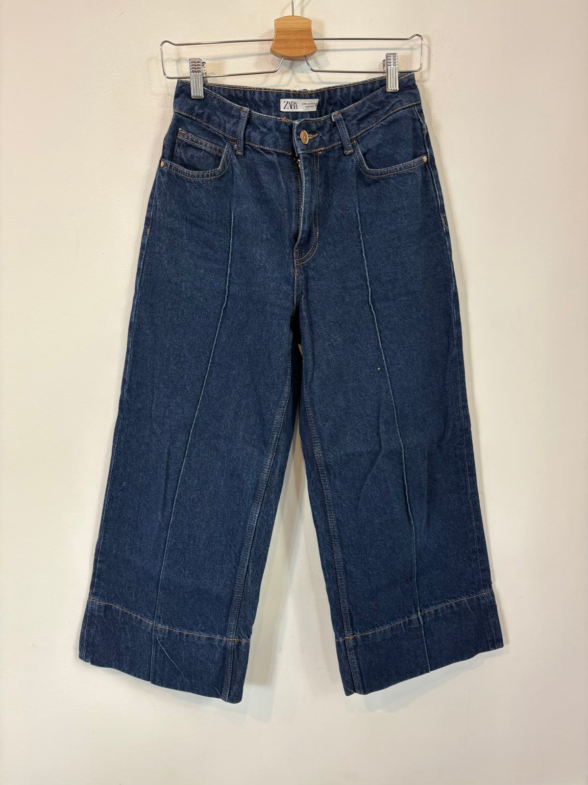 SESSÚN. Green corduroy trousers. Size 36