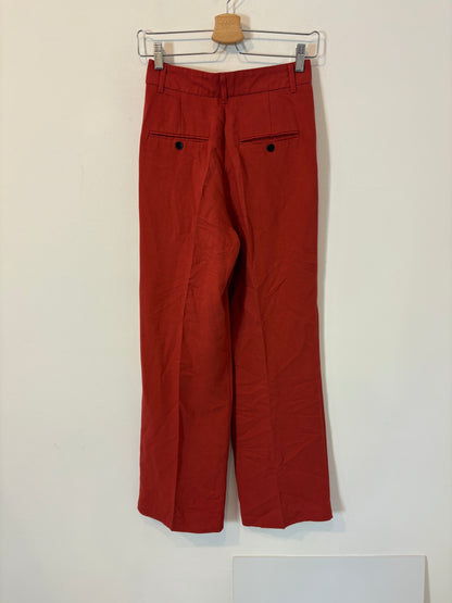 ZARA. Pantalón fluido pinzas. T XS