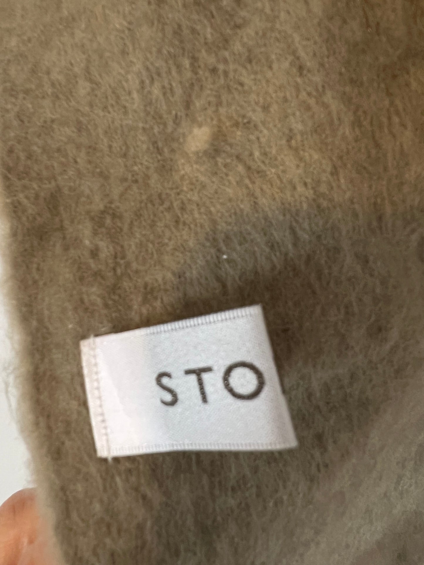 STOREST. Green scarf