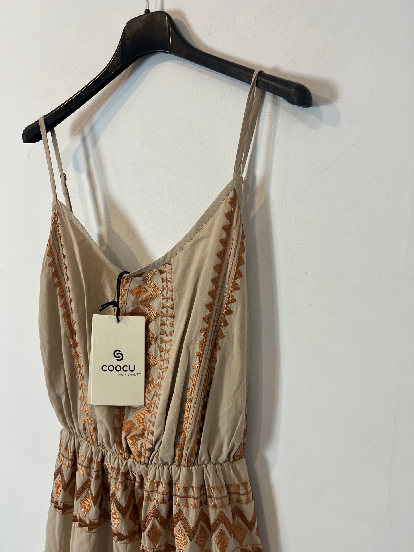 COOCU. Long beige embroidered dress. TS