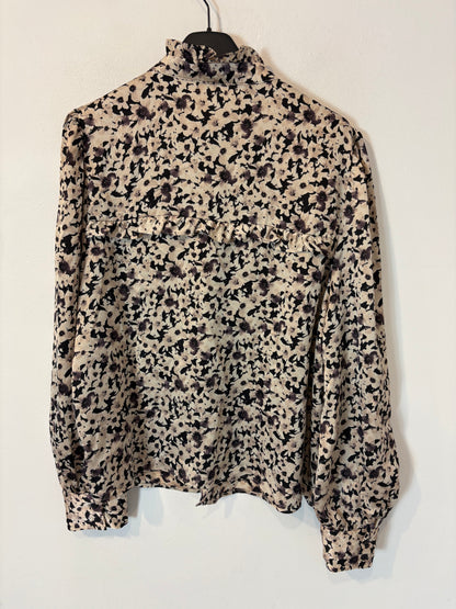 MANGO. Blusa estampado cuello volante