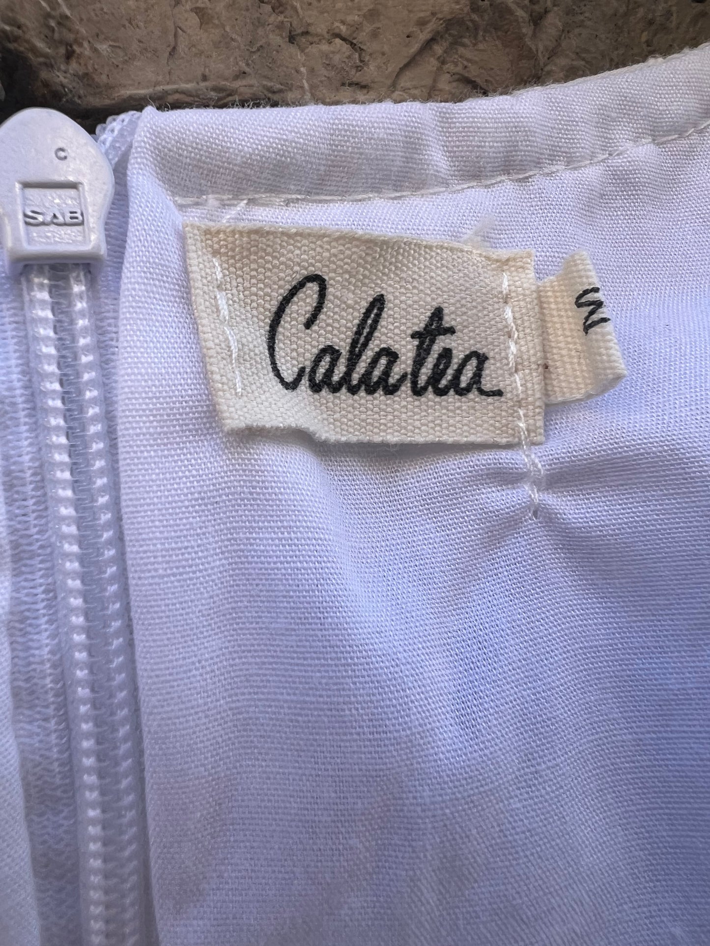CALATEA. Vestido midi blanco bordados. T M
