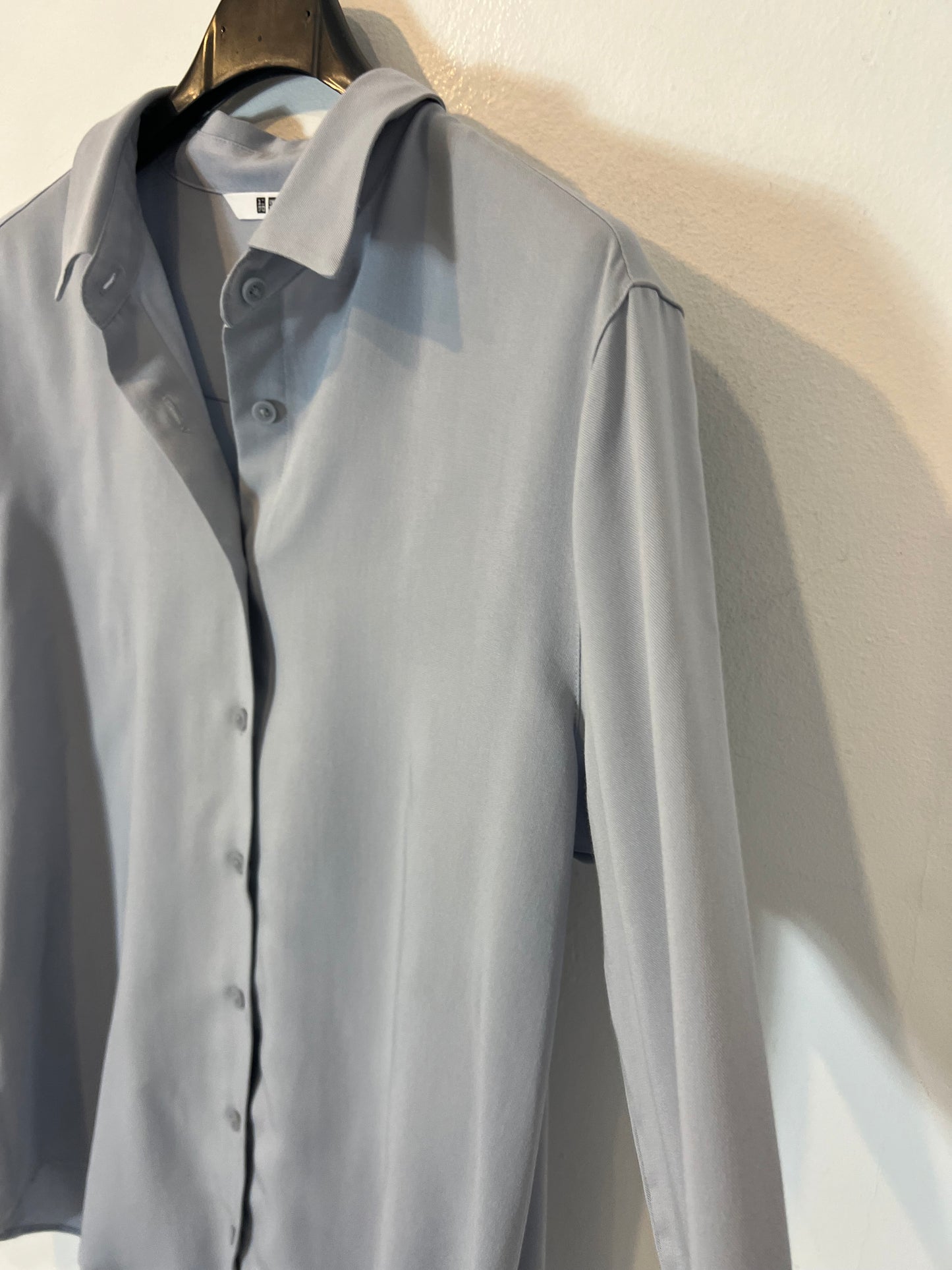 UNIQLO. Blusa fluida azul claro T XS