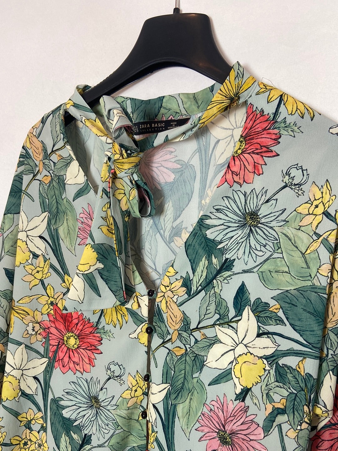 ZARA. Blusa flores lazada T.M