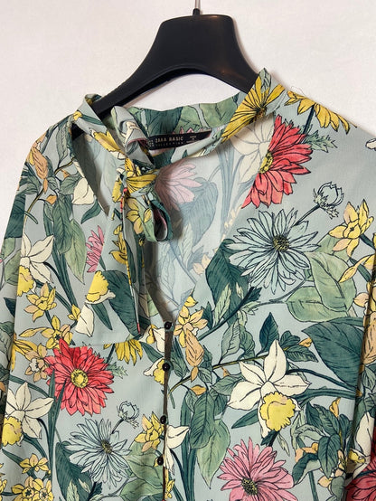 ZARA. Blusa flores lazada T.M