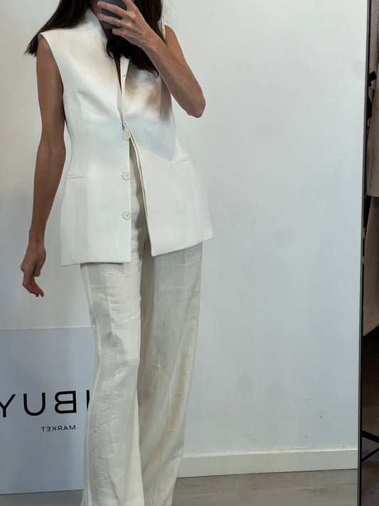 ZARA. Conjunto blanco de chaleco y pantalón