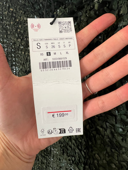 ZARA. Falda piel verde flecos T.s