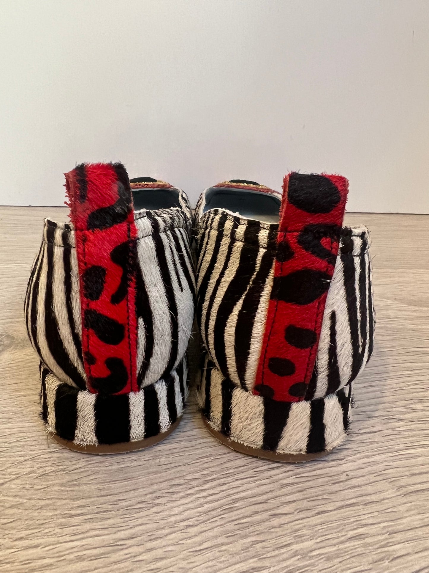 DE FLORES Y FLOREROS. Bailarina textura detalles en purpurina. T 38