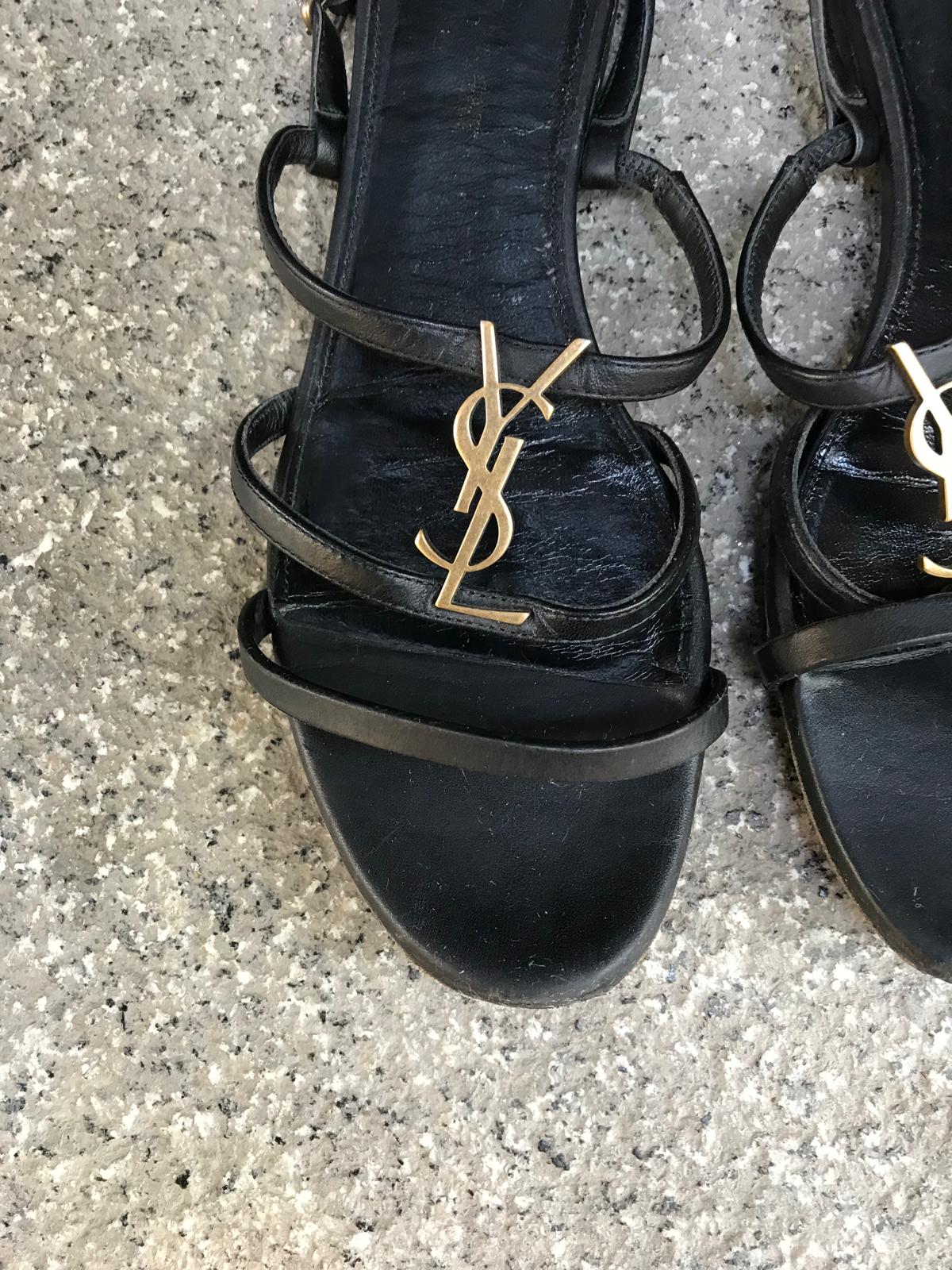 SAINT LAURENT. Sandalia negra piel Cassandra. T 38