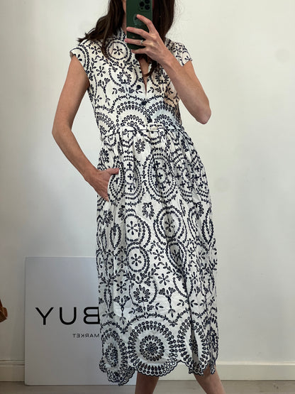 ZARA. Vestido midi blanco bordados