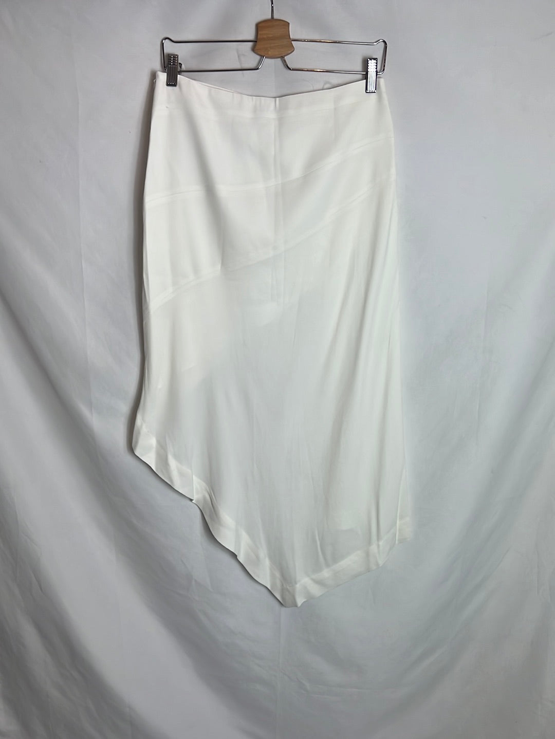 ZARA. Asymmetrical white skirt. Size m