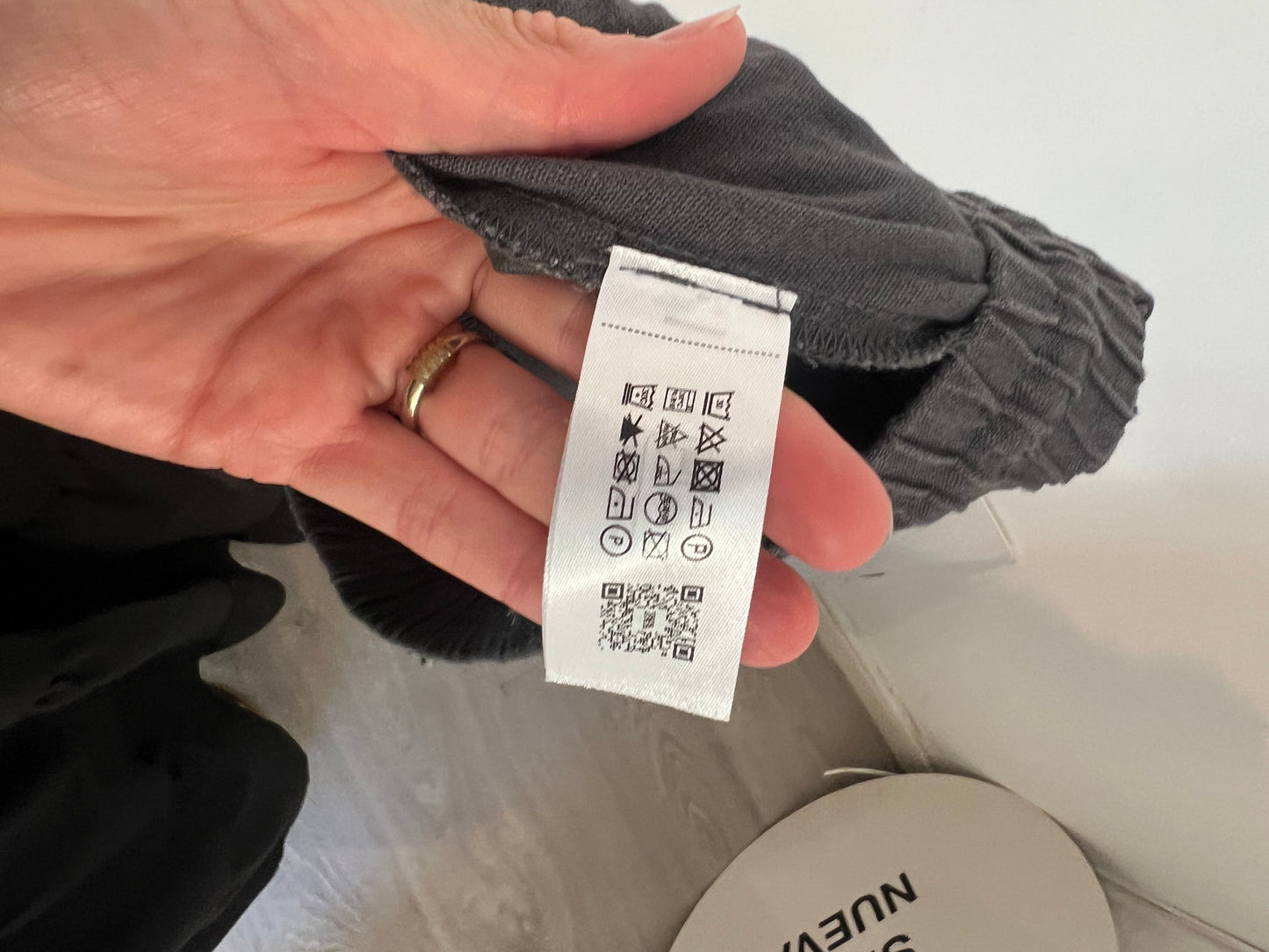 ZARA. Pantalón corto gris lino