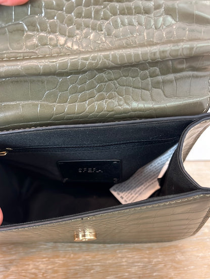 SFERA. Bolso verde efecto piel