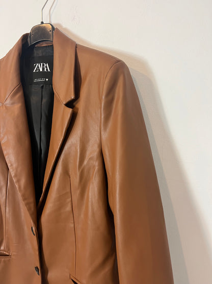 ZARA. Blazer marrón efecto piel . T S
