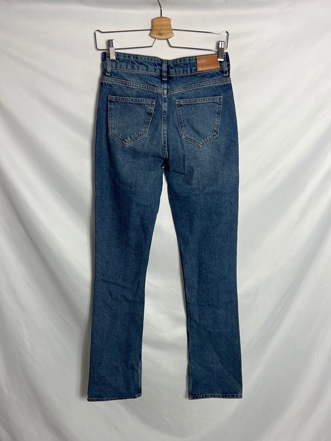 MANGO. Straight-leg jeans with slits. Size 34