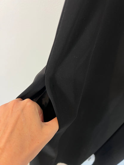 OTRAS. Vestido negro largo bolsillos