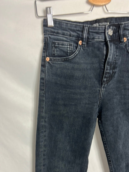 ZARA. Black distressed cropped denim trousers. Size 34