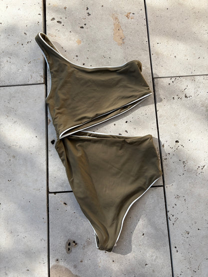 MASSIMO DUTTI.  Bañador verde asimétrico