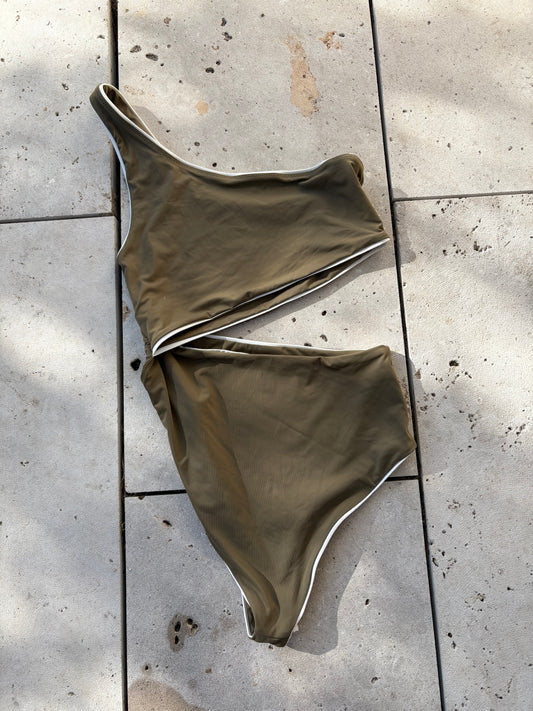 MASSIMO DUTTI.  Bañador verde asimétrico