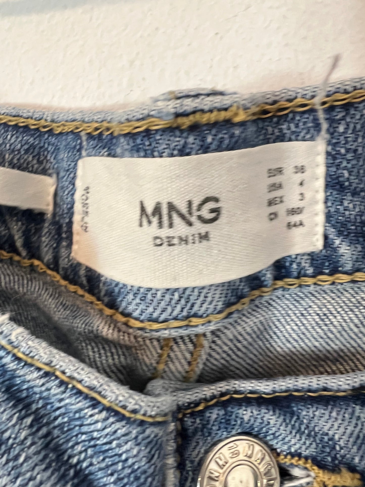 MANGO. Pantalón denim recto claro T.36