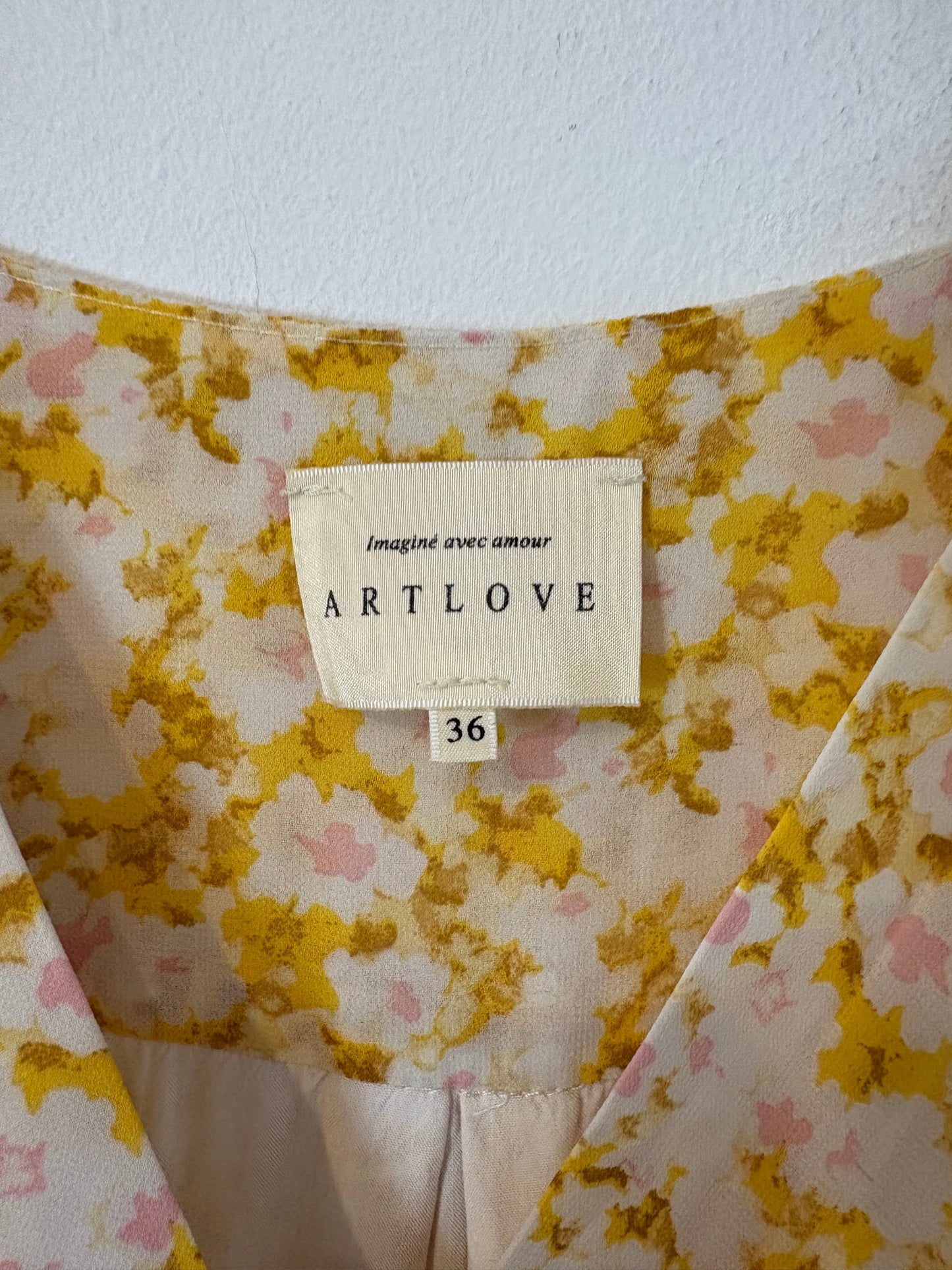 ARTLOVE. Vestido fluido amarillo romántico