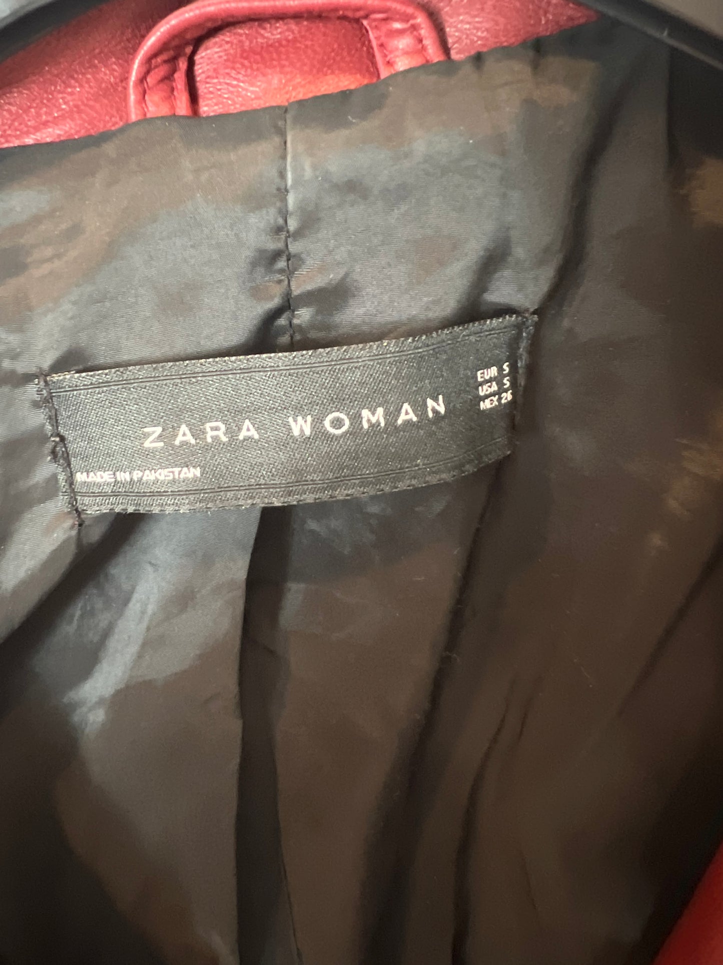 ZARA. Biker burdeos piel  T.s