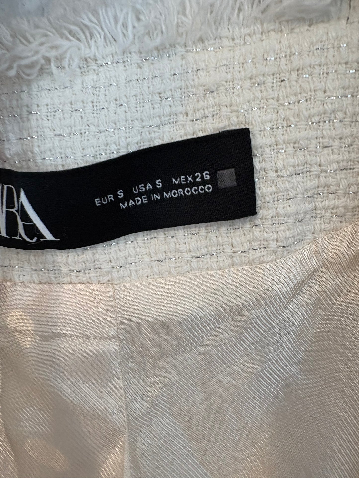 ZARA. Conjunto tweed blanco detalle hilos