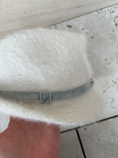 KATIA SERAFINI. Sombrero angora con terciopelo