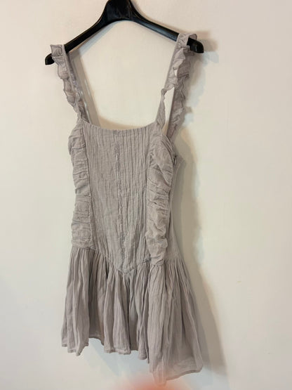 ZARA. Vestido corto vuelo gris claro