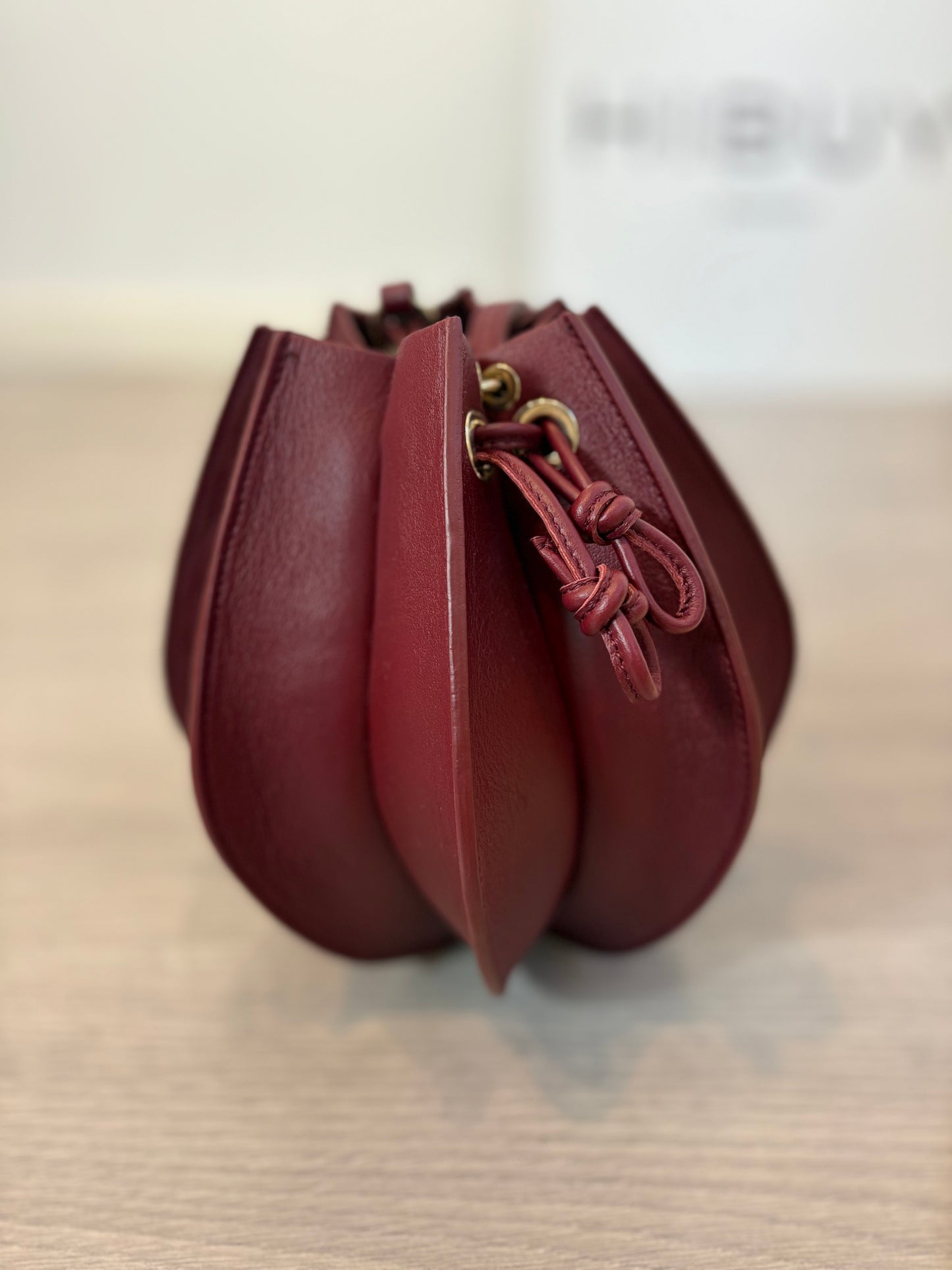 MICUIR. Bolso modelo Dinsum burdeos