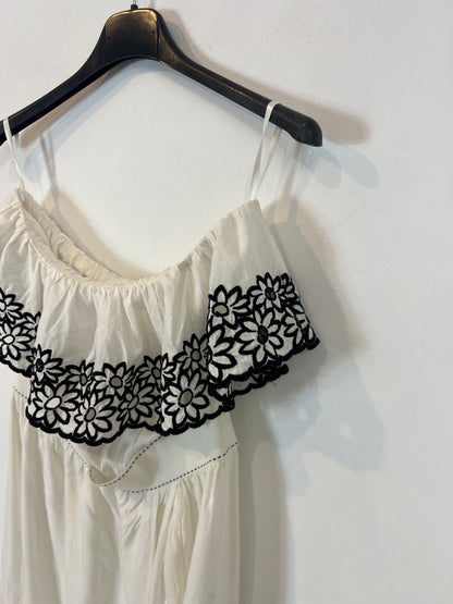 DENNY ROSE. Vestido midi blanco bordados en negros