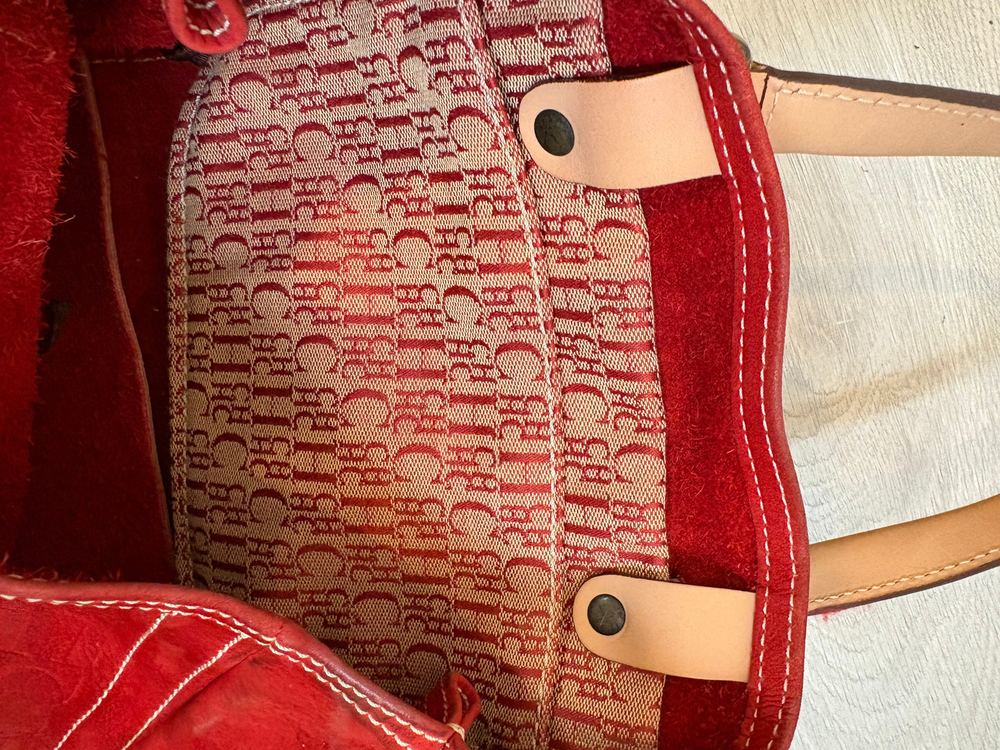 CAROLINA HERRERA. Bolso piel rojo