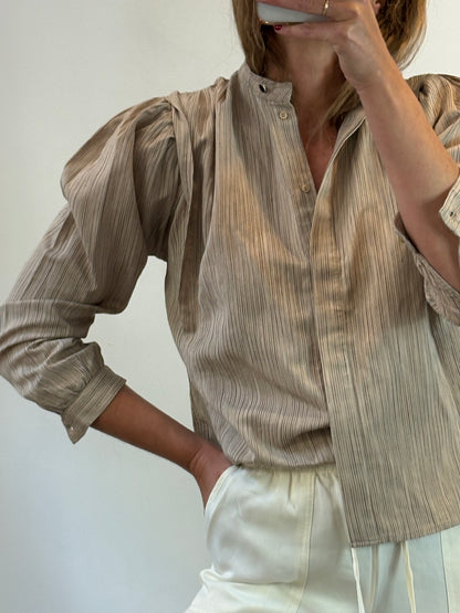 SESSÚN. Blusa beige tostado rayas
