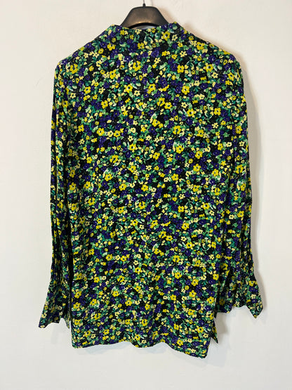 ZARA. Flowy floral blouse. TS